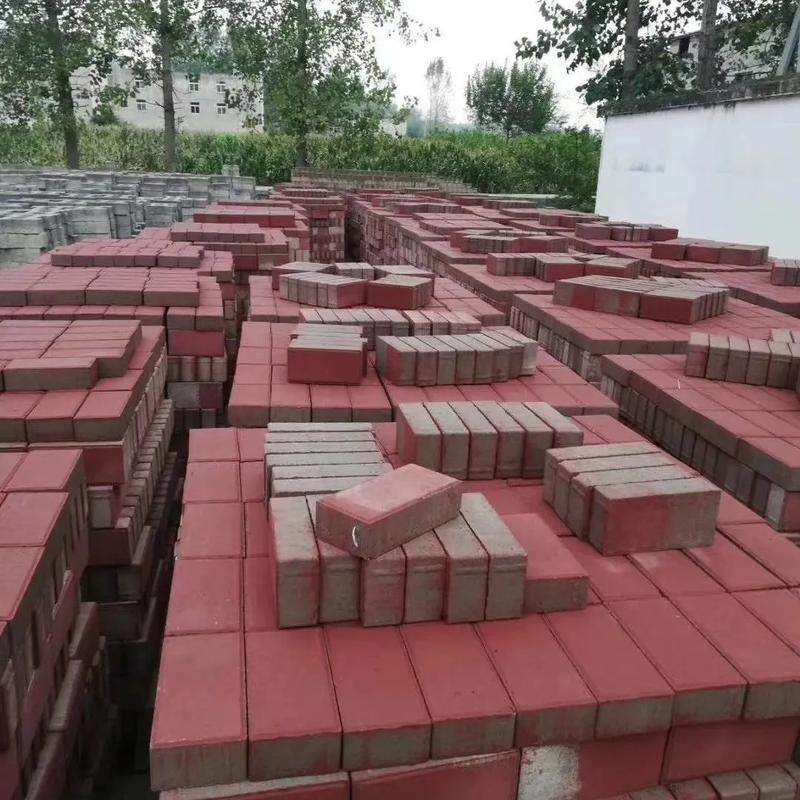 辽宁大连 水泥彩砖、面包砖与陶土砖，户外铺地，广场，彩砖典范
